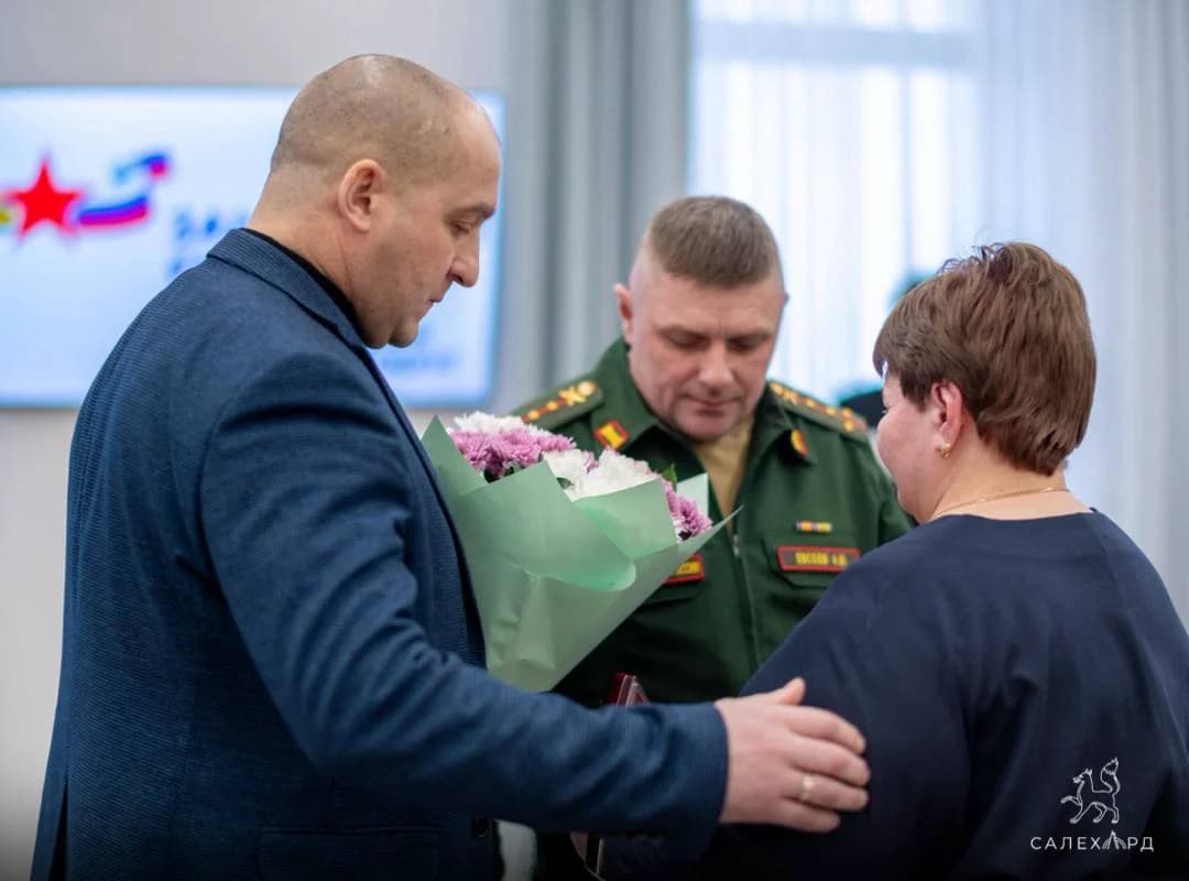 Передача наград семьям погибших героев