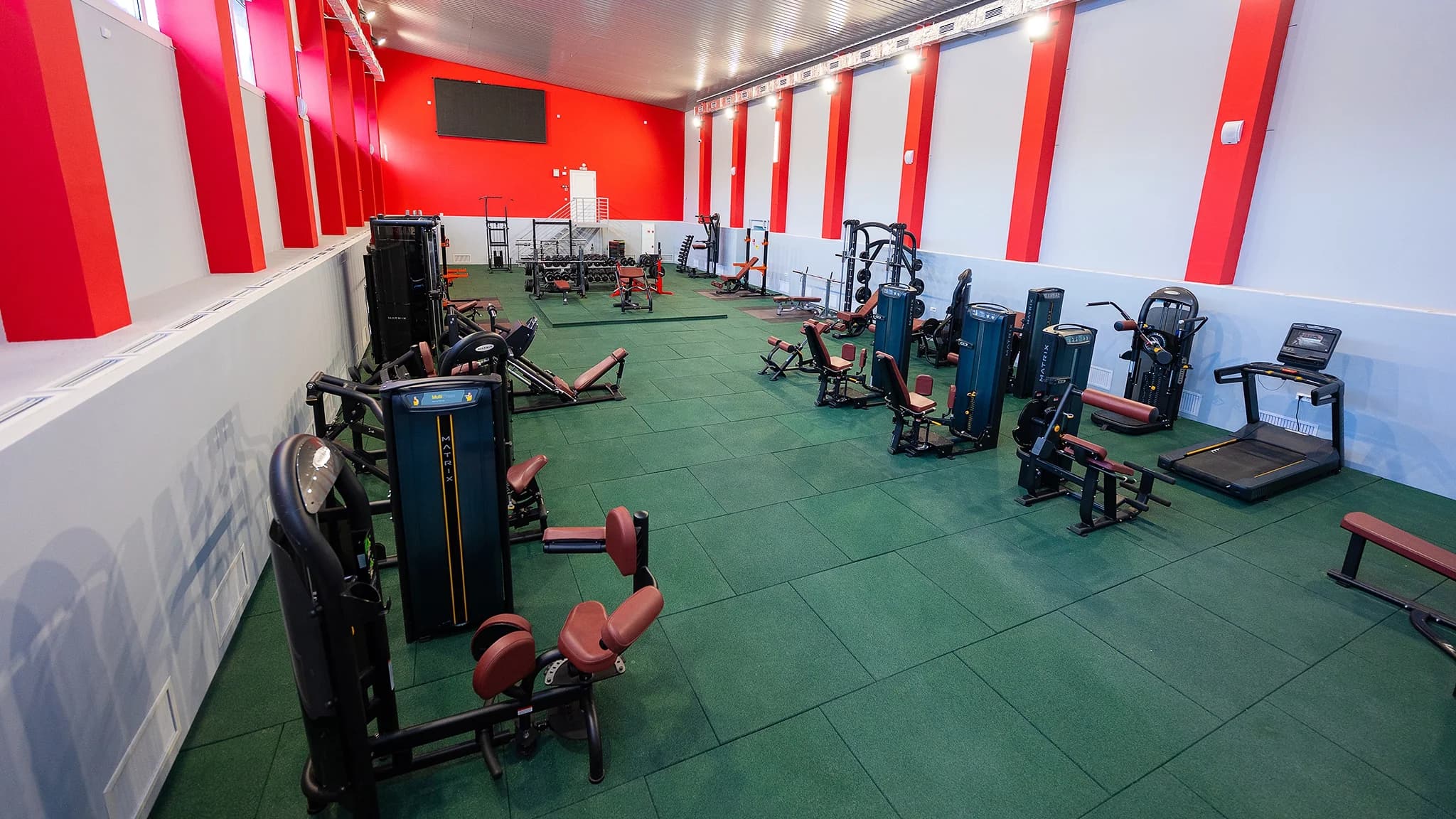 Спортзал оборудовали современными тренажерами