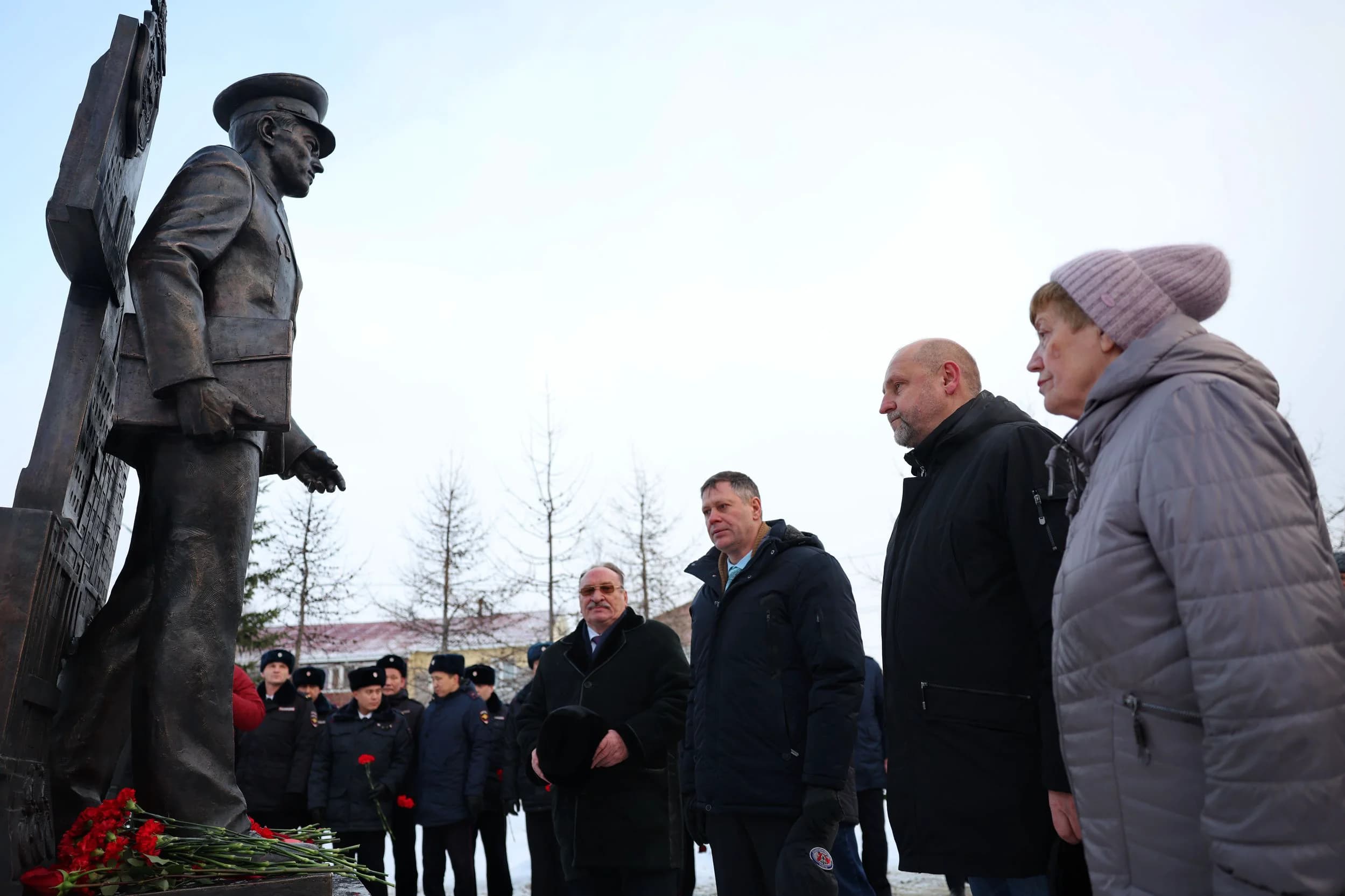 Памятник участковому в Салехарде