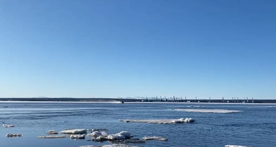 Ледоход в Салехарде