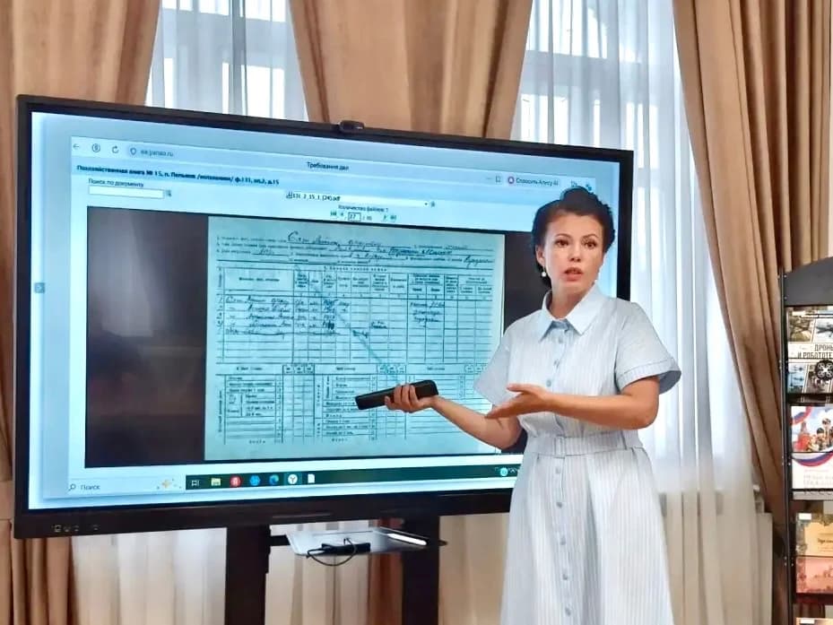 Анастасия учит работе с документами
