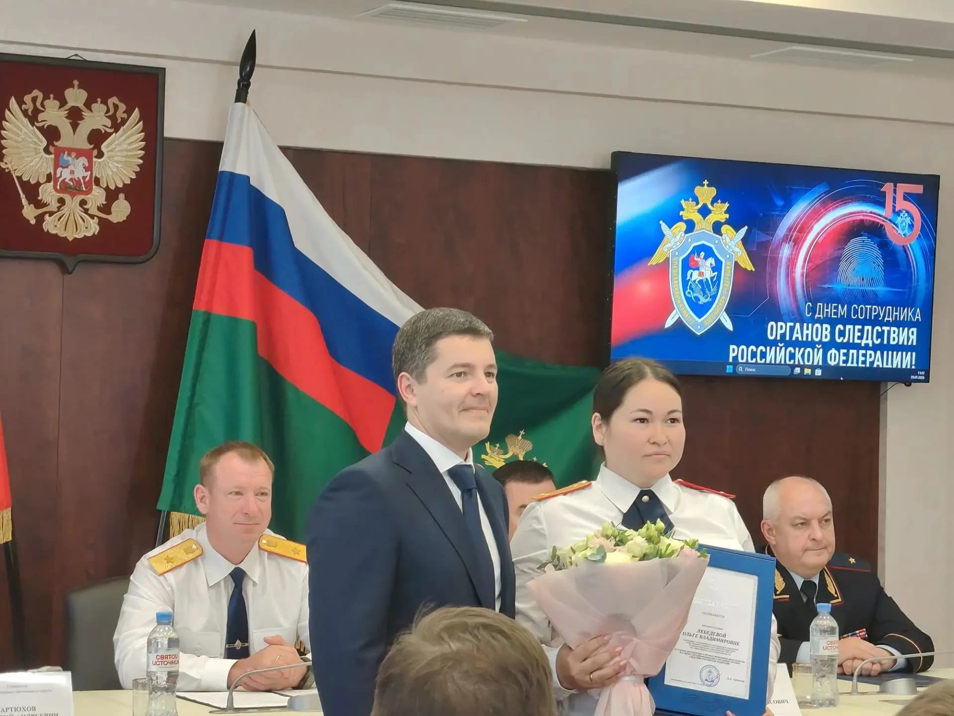 Дмитрий Артюхов наградил Ольгу Лебедеву