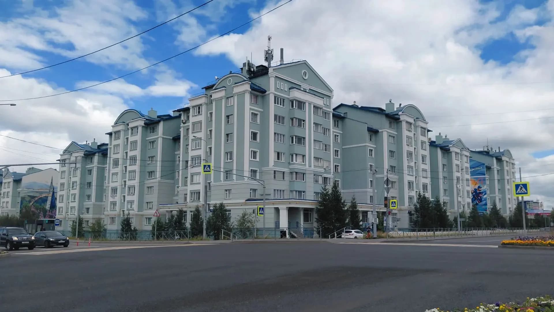 Два мурала на одном комплексе