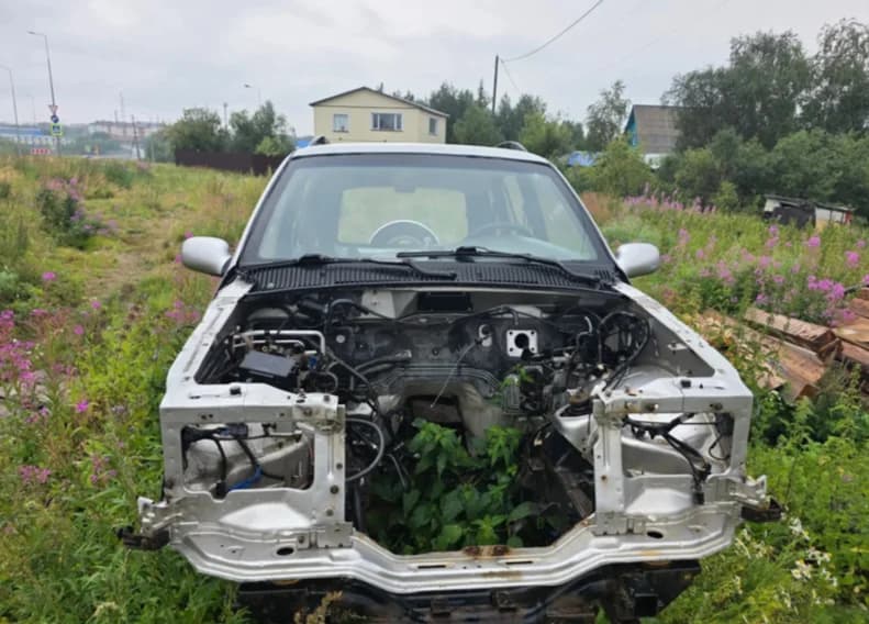 Брошенный автомобиль на Ангальском мысу