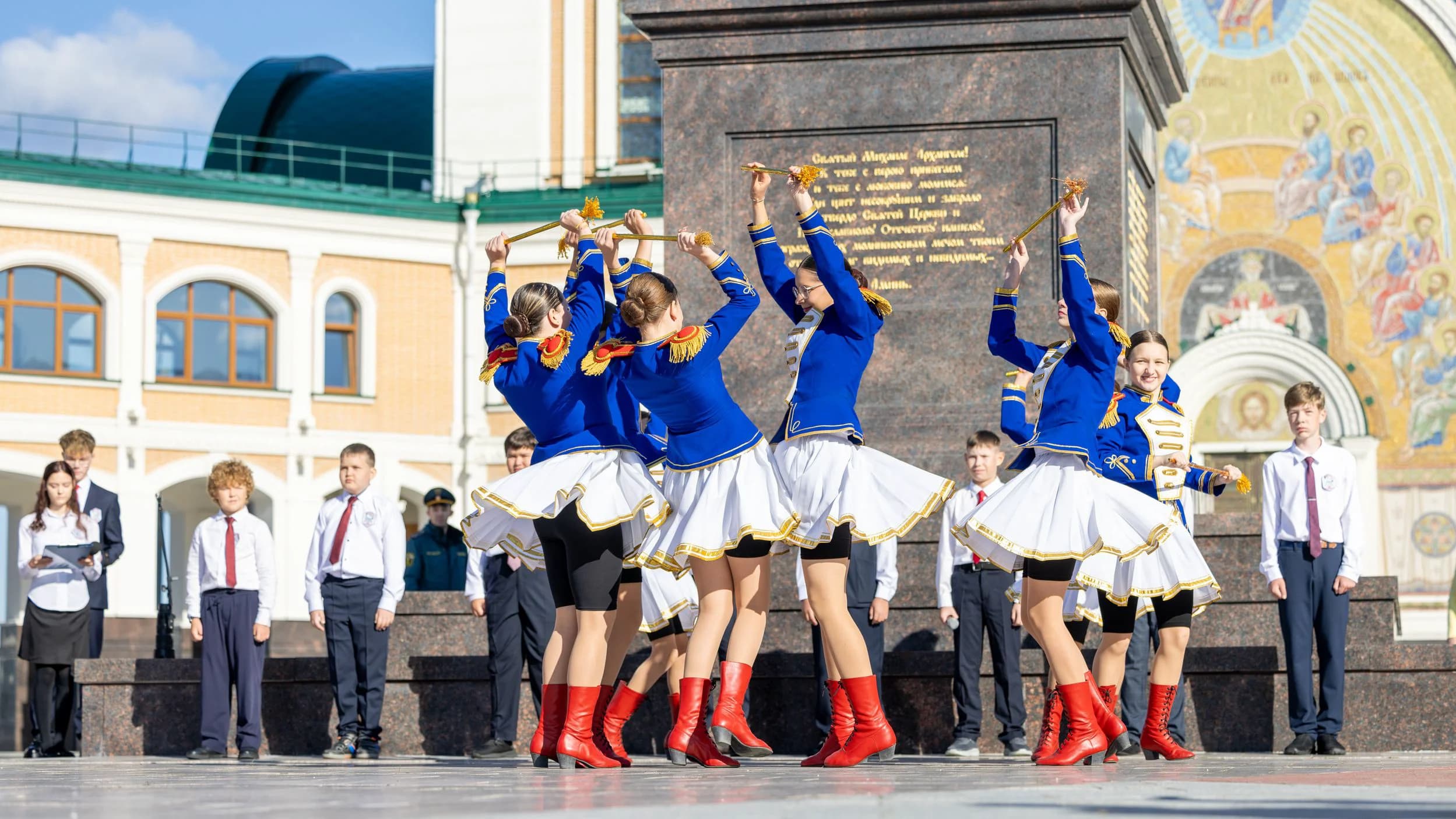 Ученики показали несколько номеров