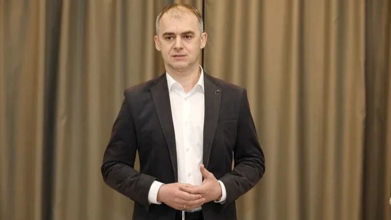 Глава Салехарда вручил подарки детям ветерана СВО