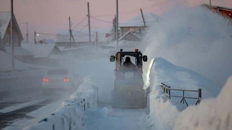 В Салехарде подрядчик не справляется с очисткой снега
