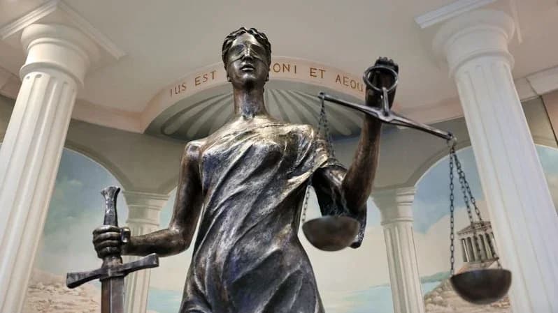 На судью из Салехарда пожаловались в коллегию