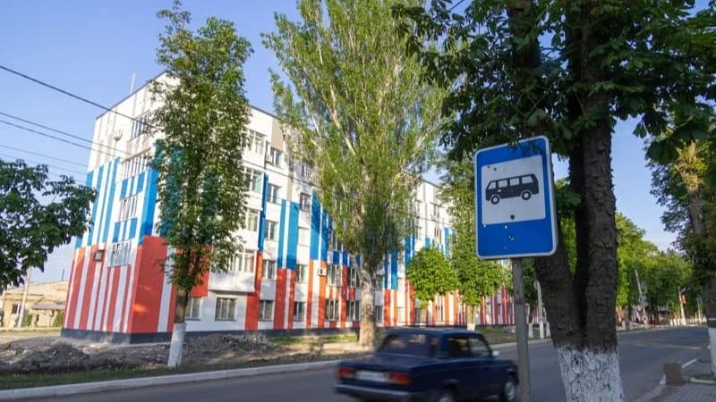 Ямальцы заканчивают строительство современной пятиэтажки в подшефном районе