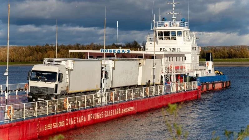 Жителям Ямала помогут перевезти автомобили в ХМАО по воде