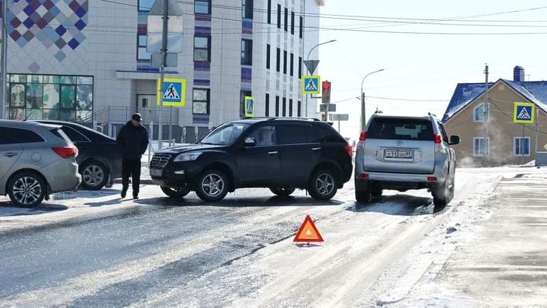 В Салехарде водитель врезался в «скорую»: пострадал ребенок