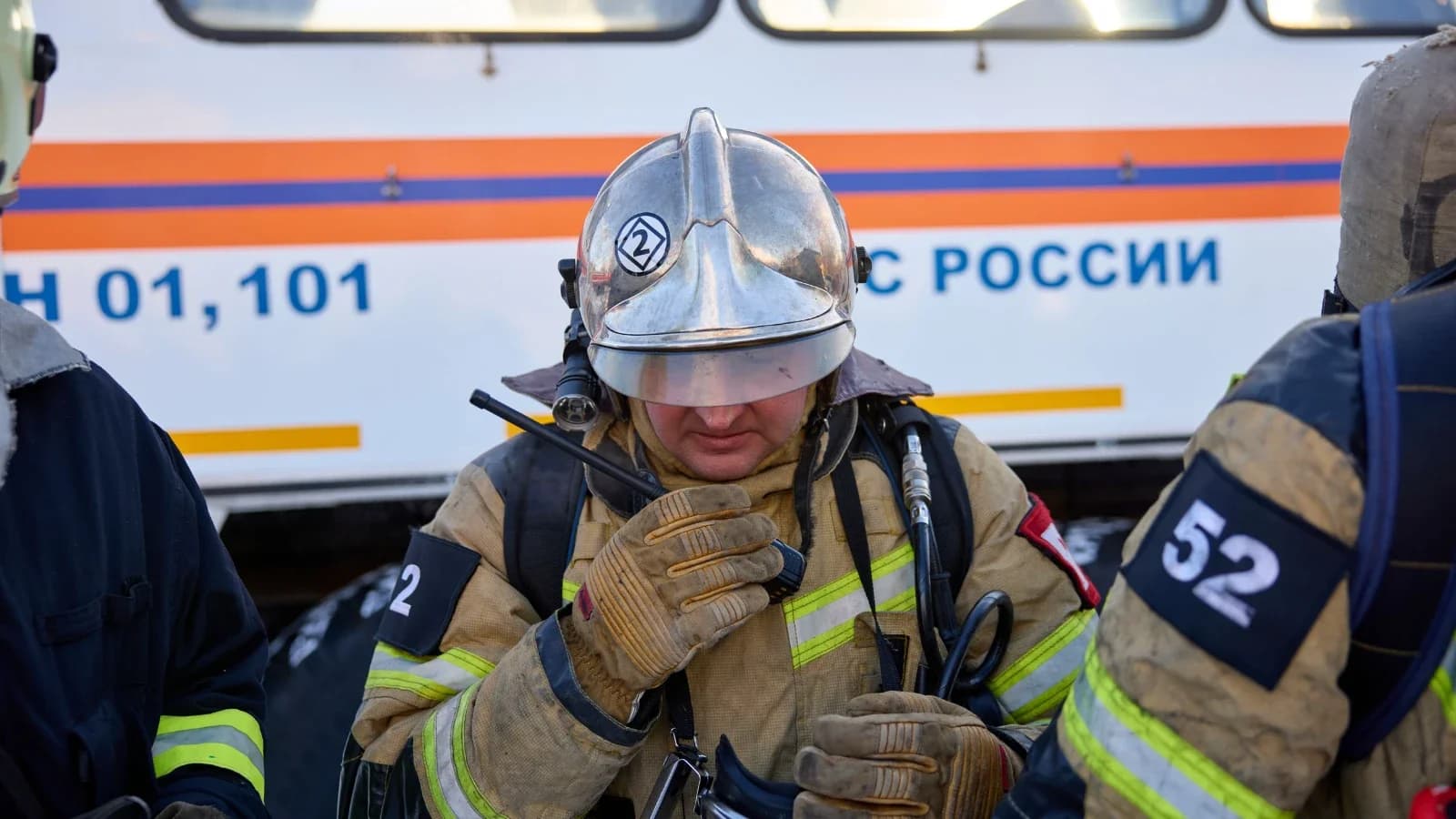 В Салехарде вспыхнул припаркованный автомобиль