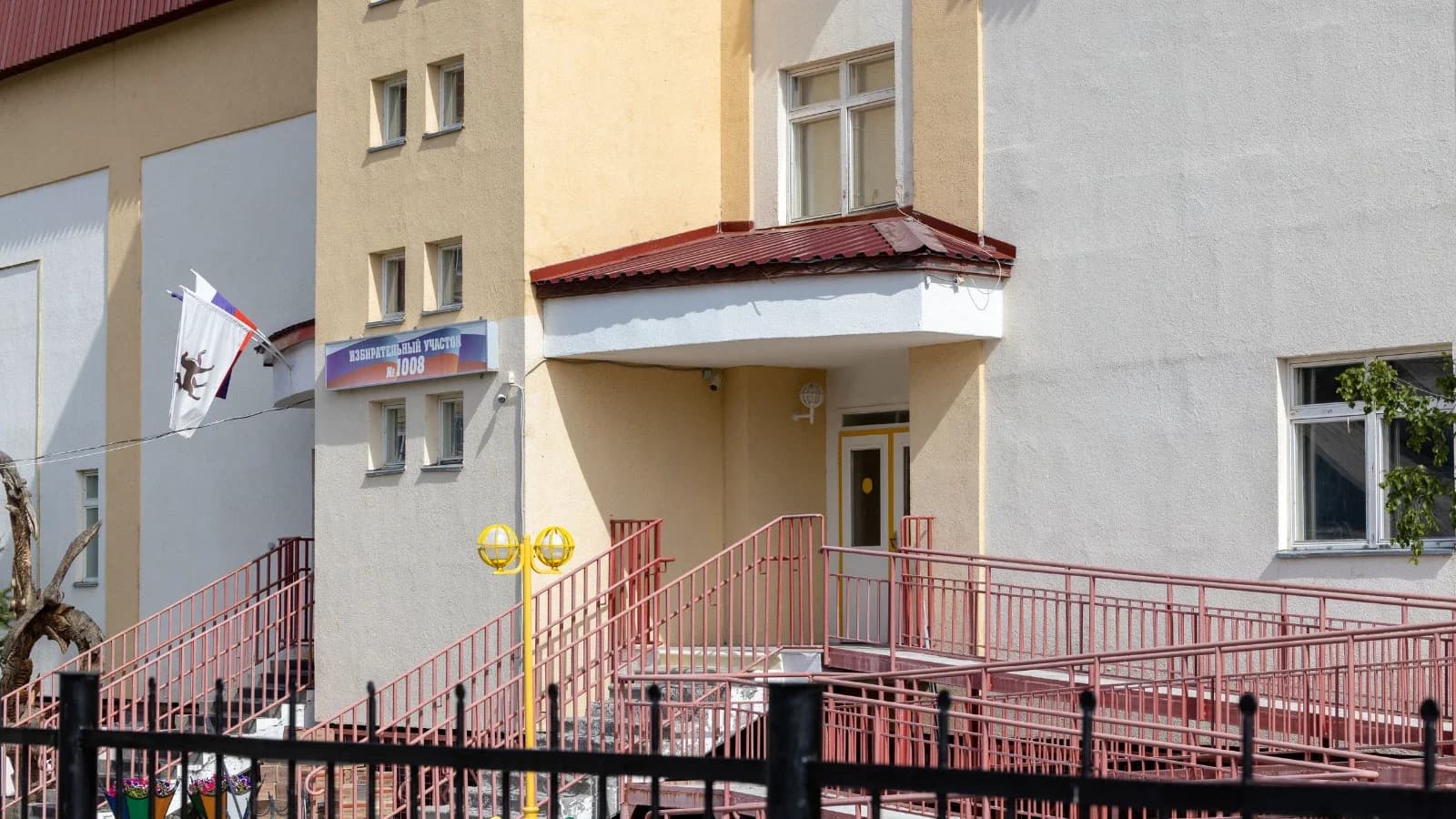 В школе №2 Салехарда проводят проверку после пожара