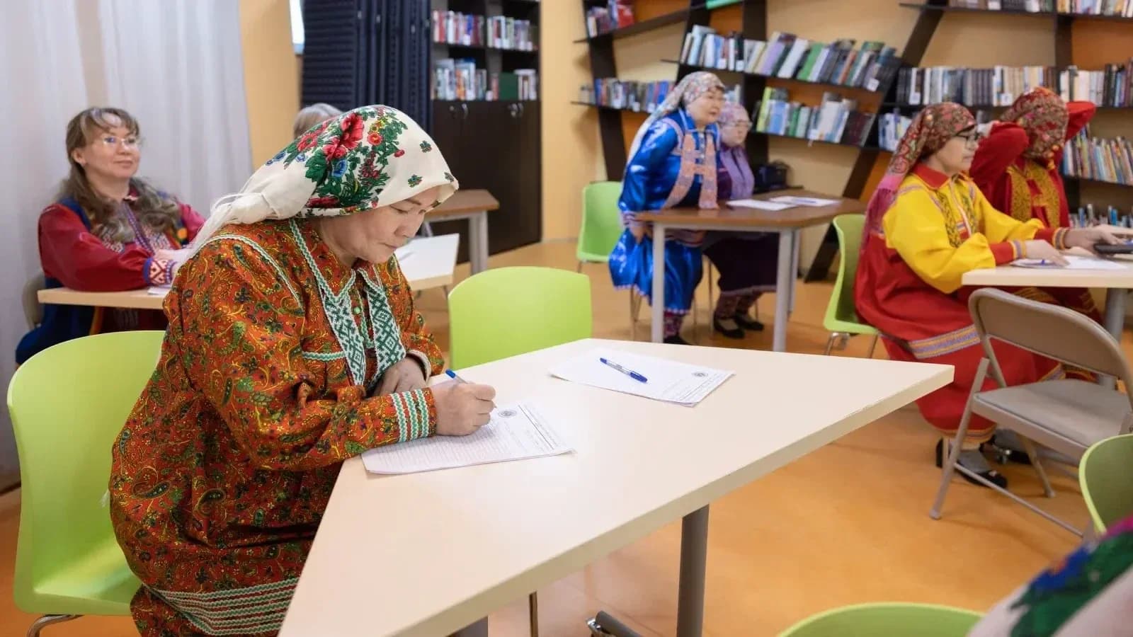 Более тысячи ямальцев написали диктант на языках КМНС