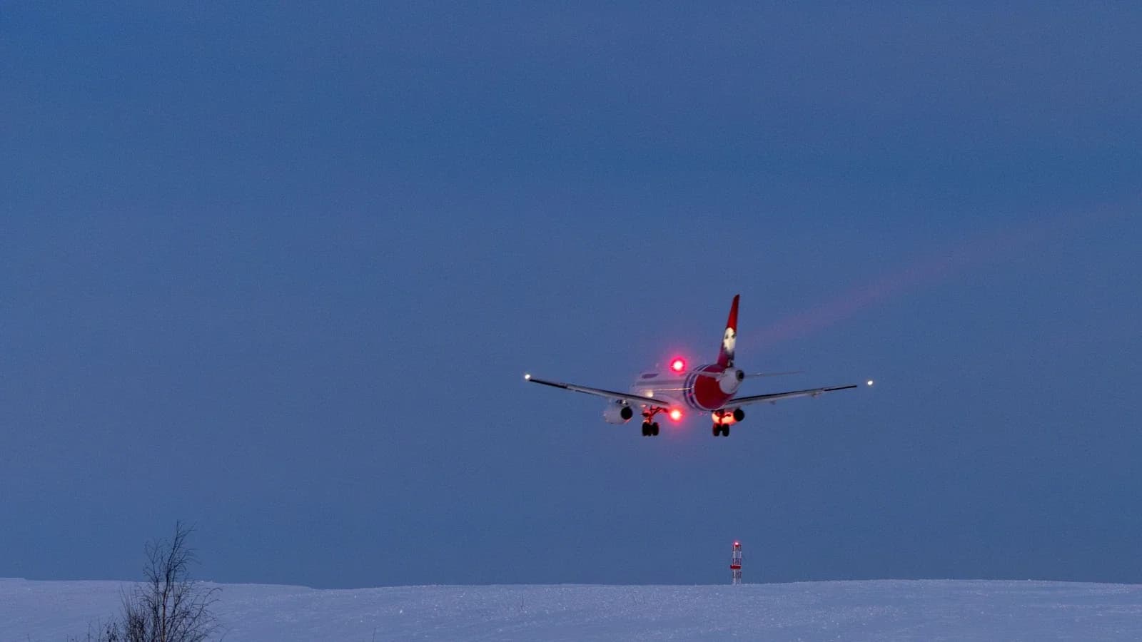 Ямальская авиакомпания перевезет на юг из Салехарда больше пассажиров, чем планировала