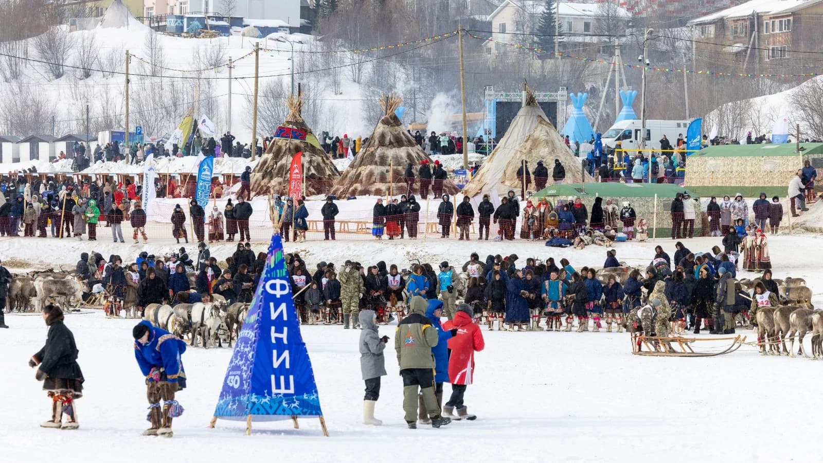 Гонки на оленях, именитые гости, полеты на воздушном шаре: День оленевода в Салехарде
