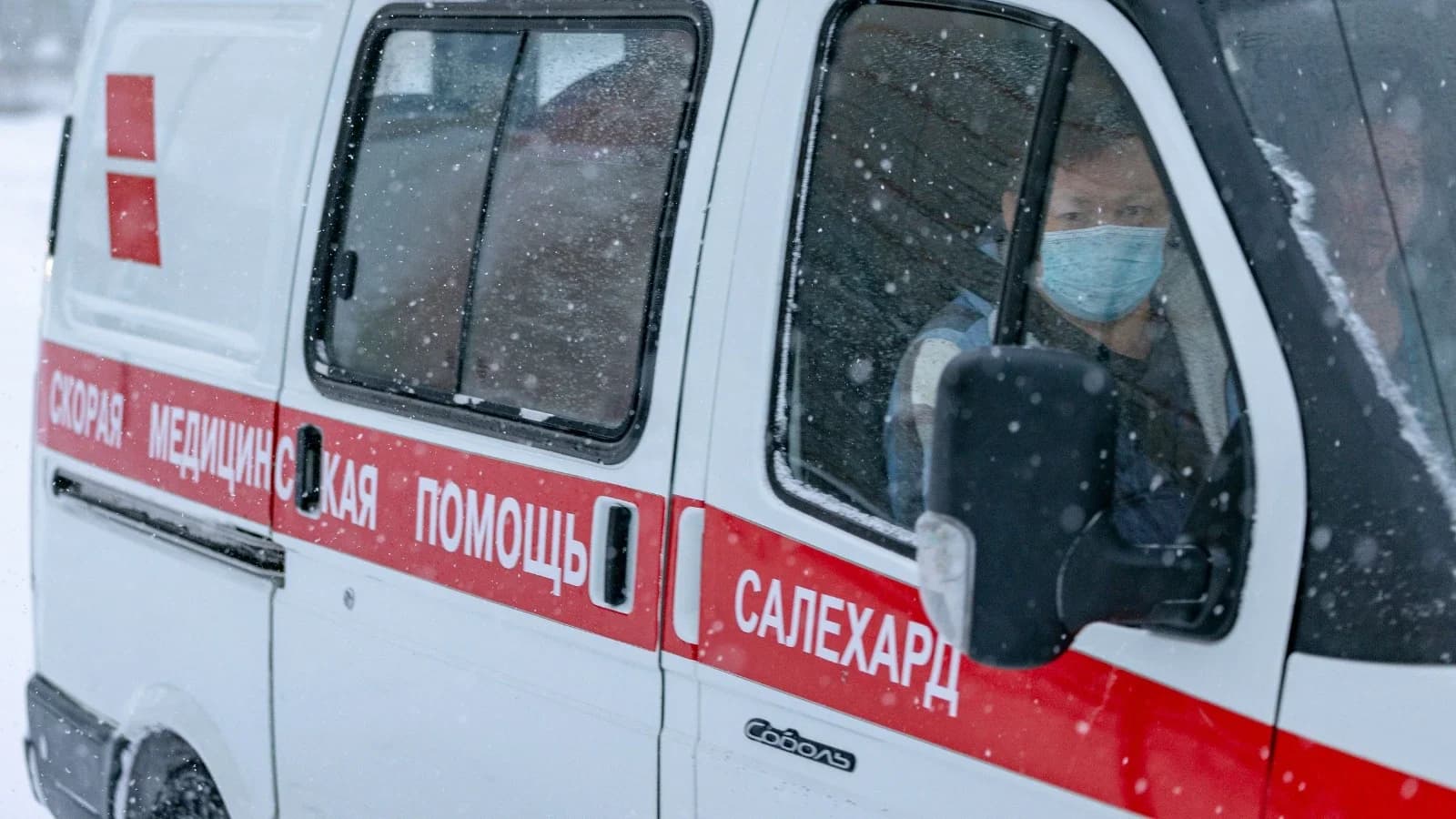 Водитель такси сбил девочку в Салехарде