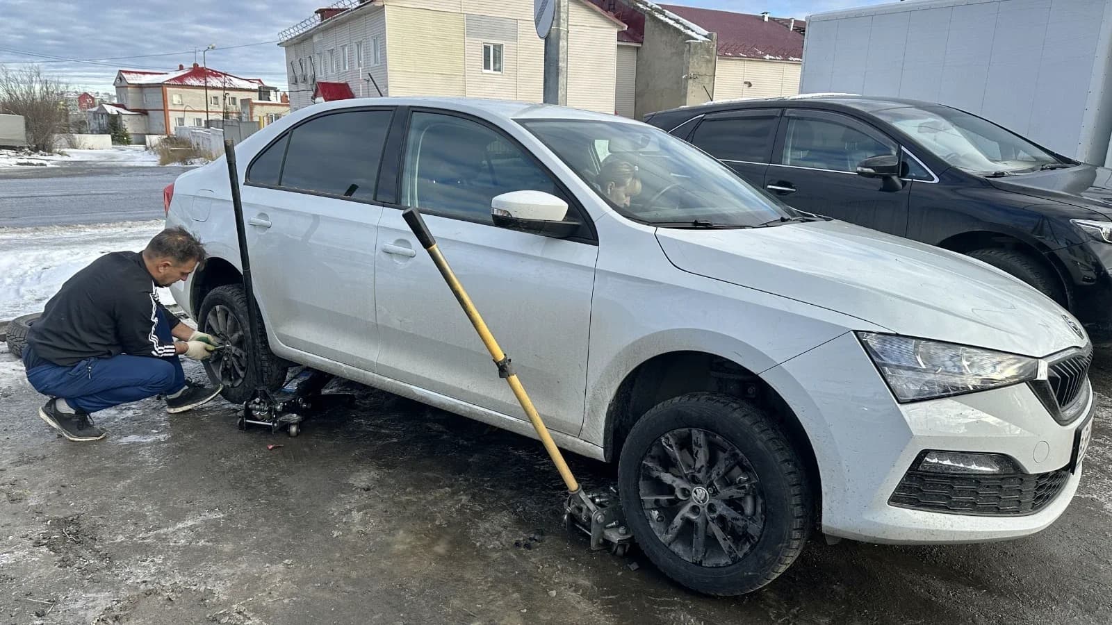 Шиномонтажки Салехарда готовы бесплатно «переобуть» автомобили бойцов СВО