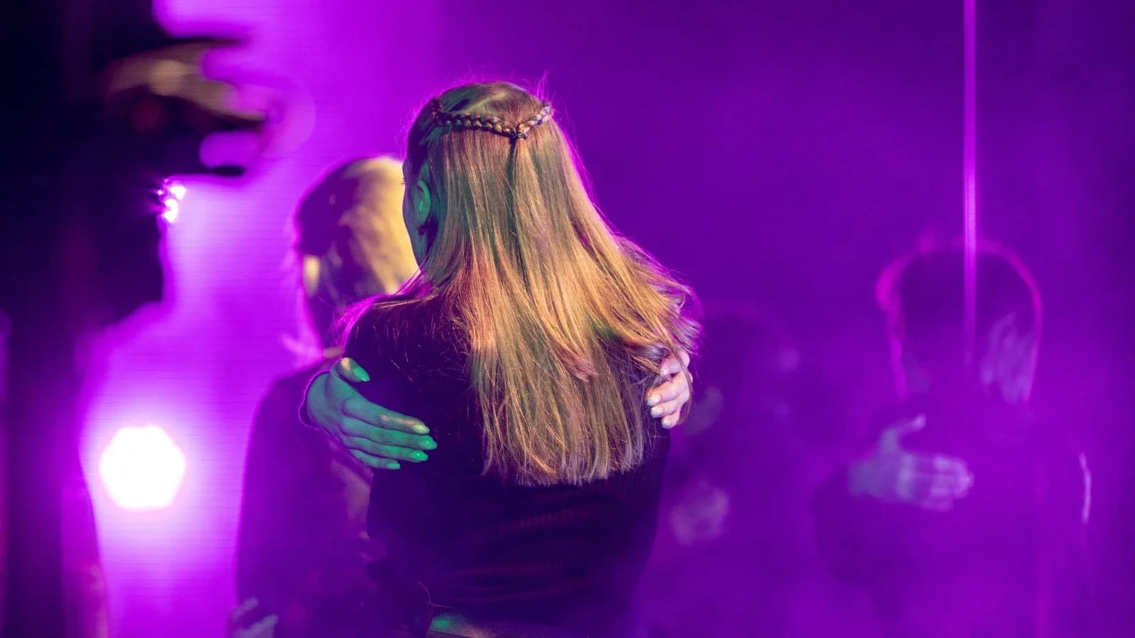 Подростков и пьяных перестанут пускать в кафе в Салехарде