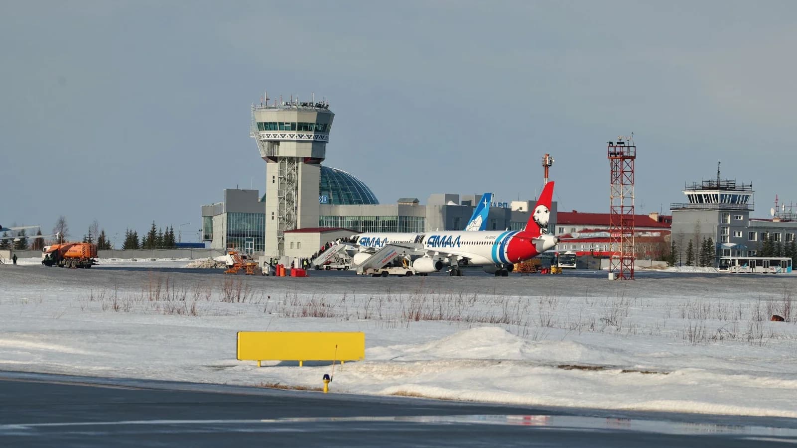 В Салехарде задерживаются авиарейсы