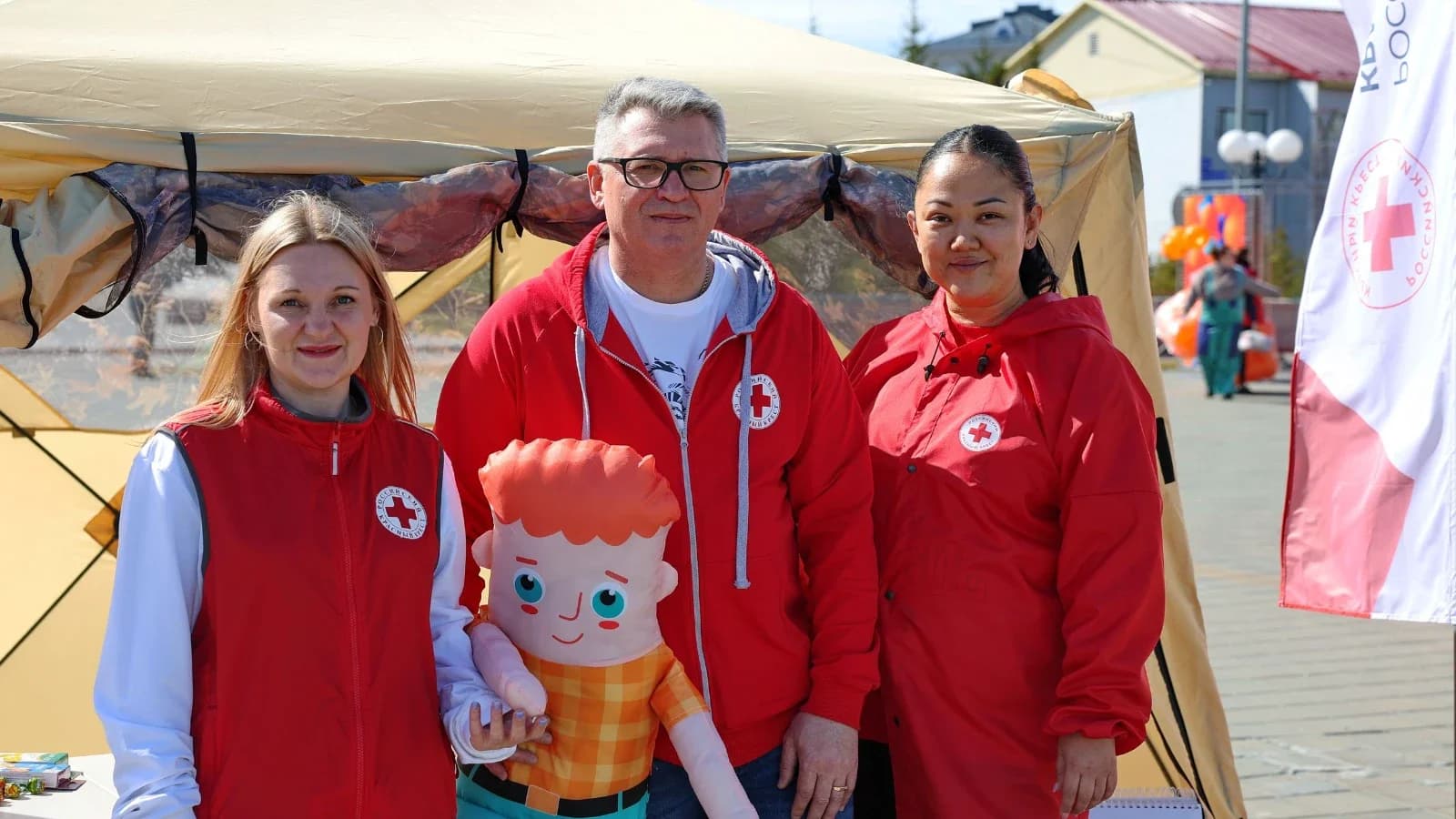 Муниципальных служащих Салехарда научили реанимировать людей