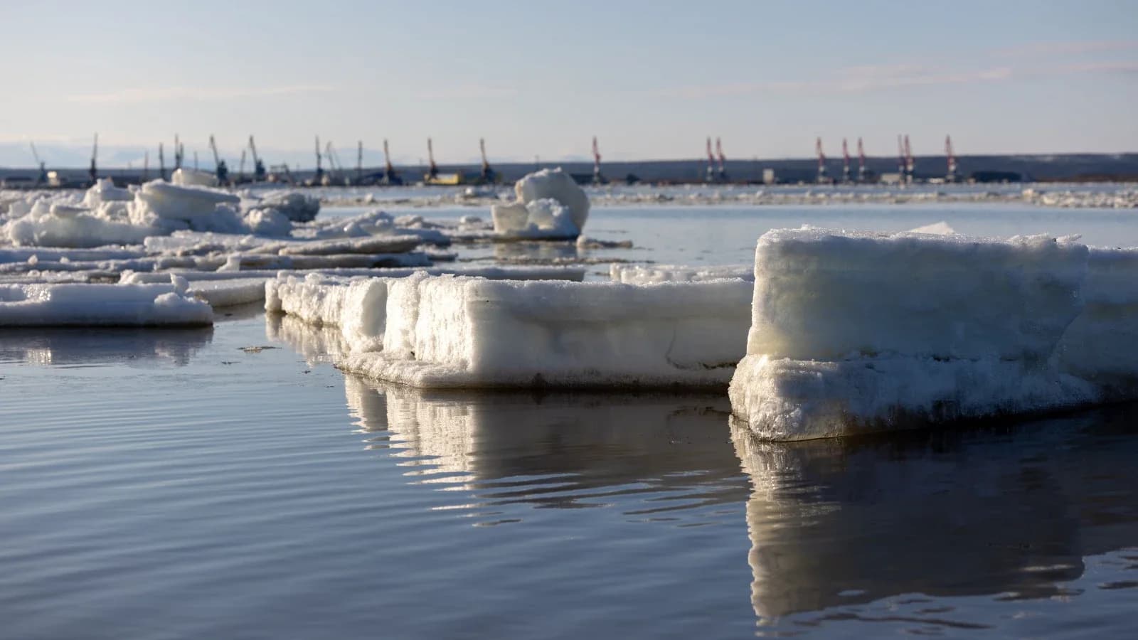 Метеорологи спрогнозировали дату ледохода в Салехарде