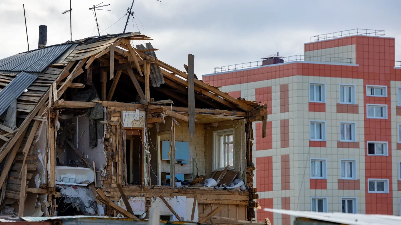 В Салехарде до сентября исчезнут 12 деревянных домов