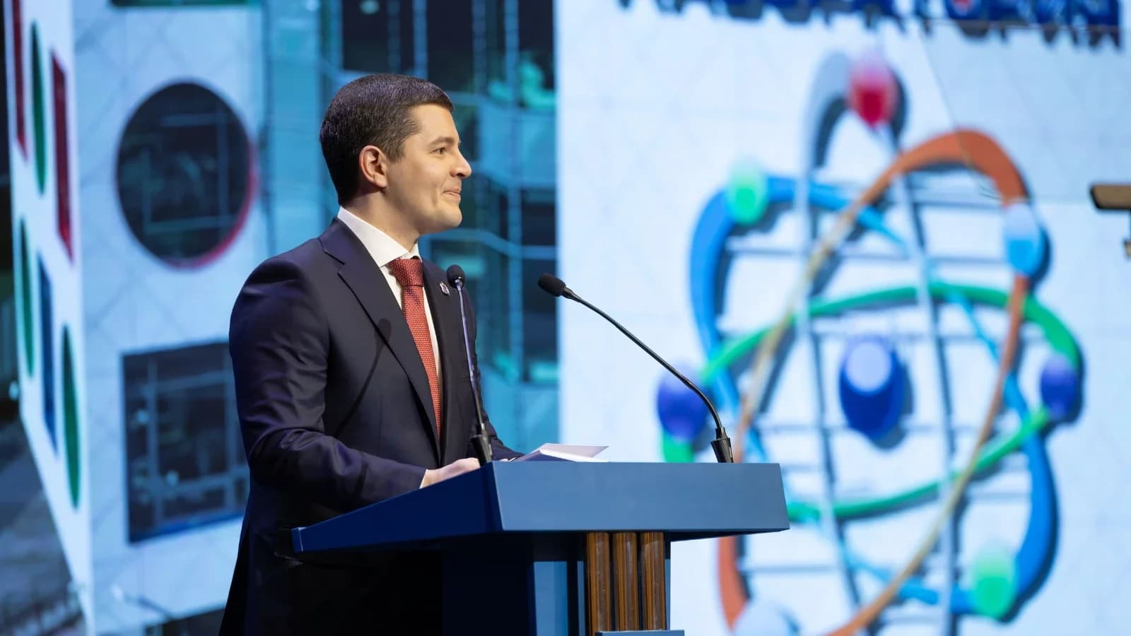 Истории спасений за строчками отчетов: глава ЯНАО поздравил сотрудников скорой помощи