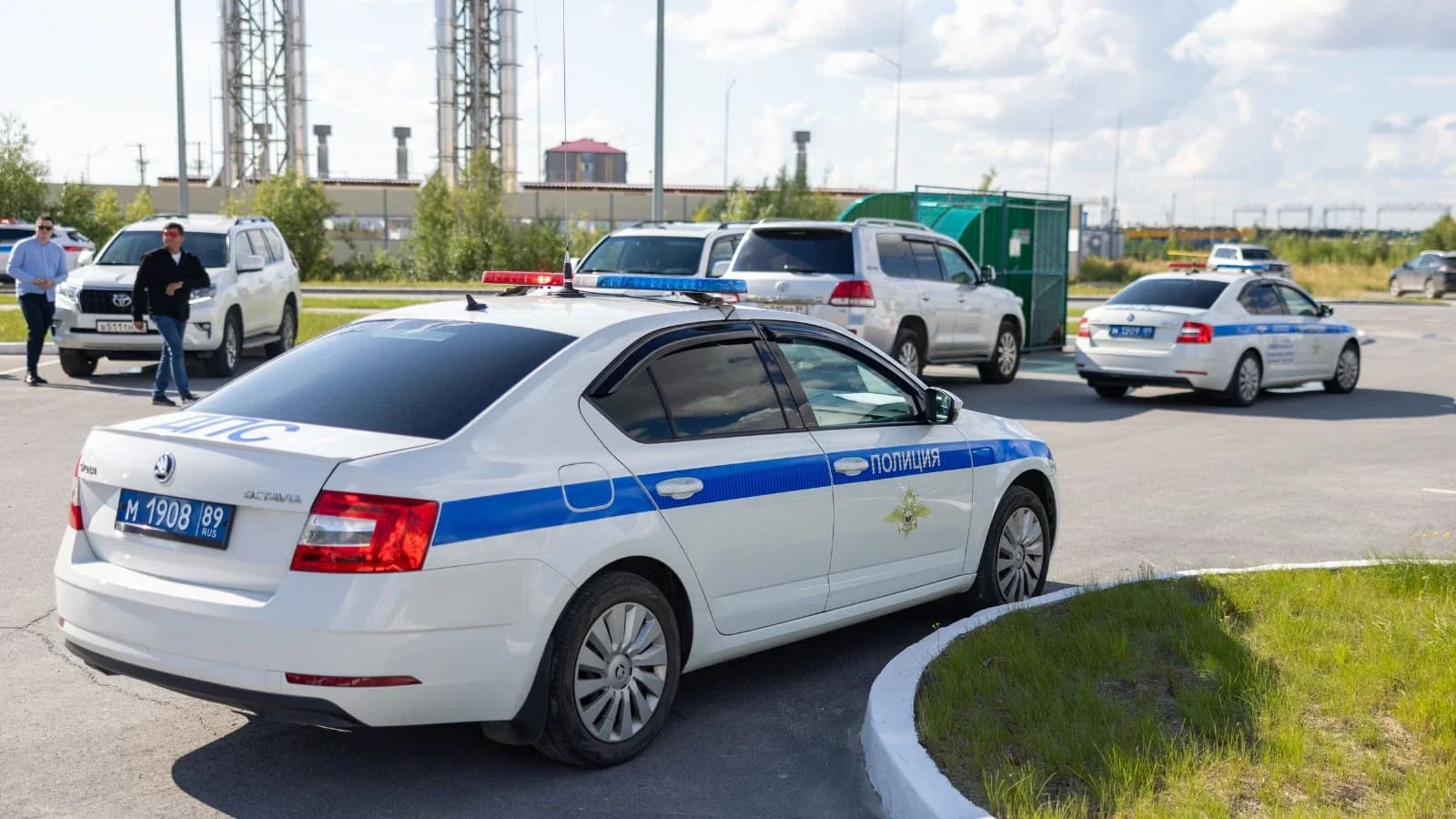 В Салехарде водитель въехал в автобус и отправился в больницу. Фото