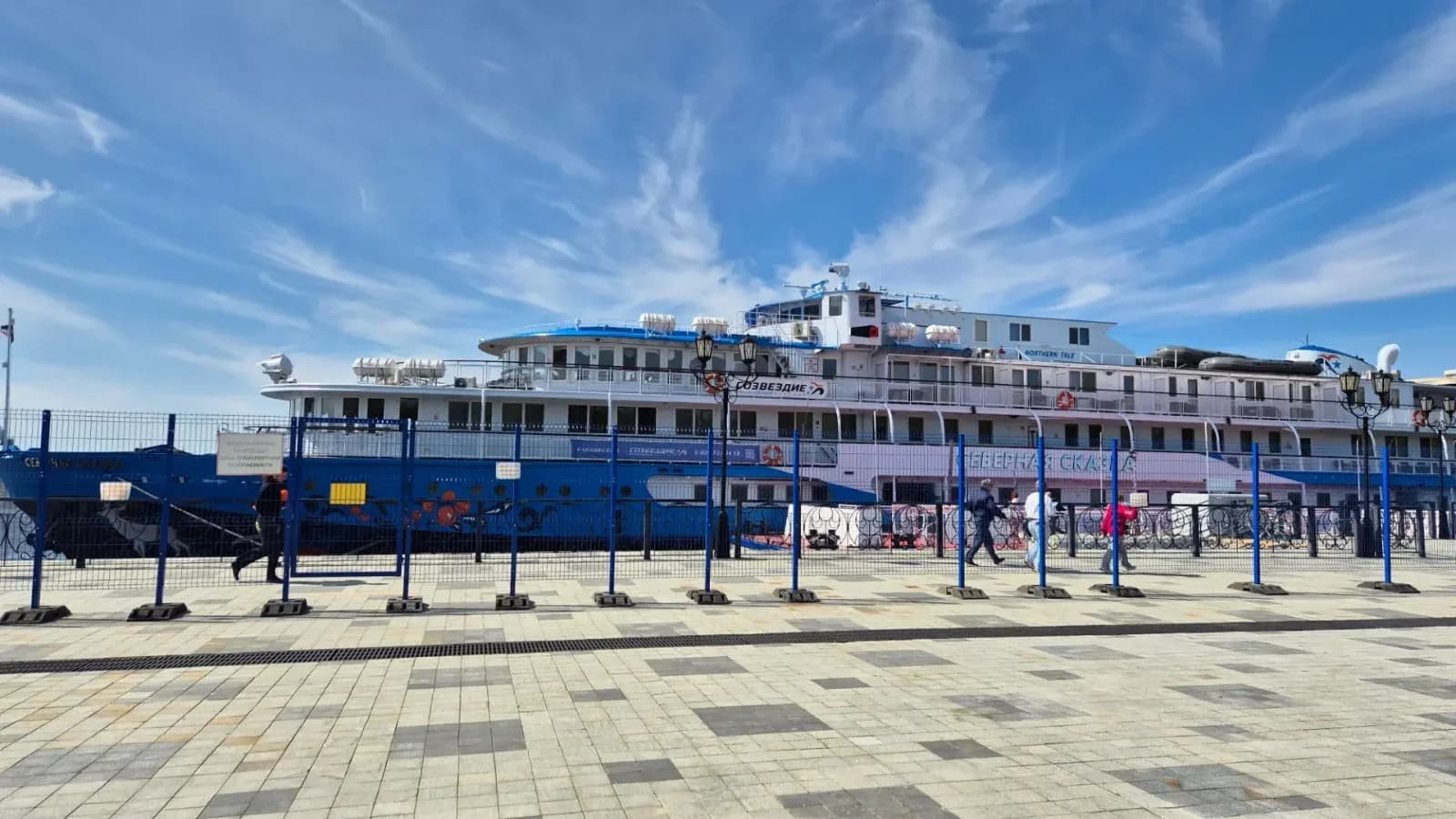 Салехард встретил туристов элитного круизного лайнера