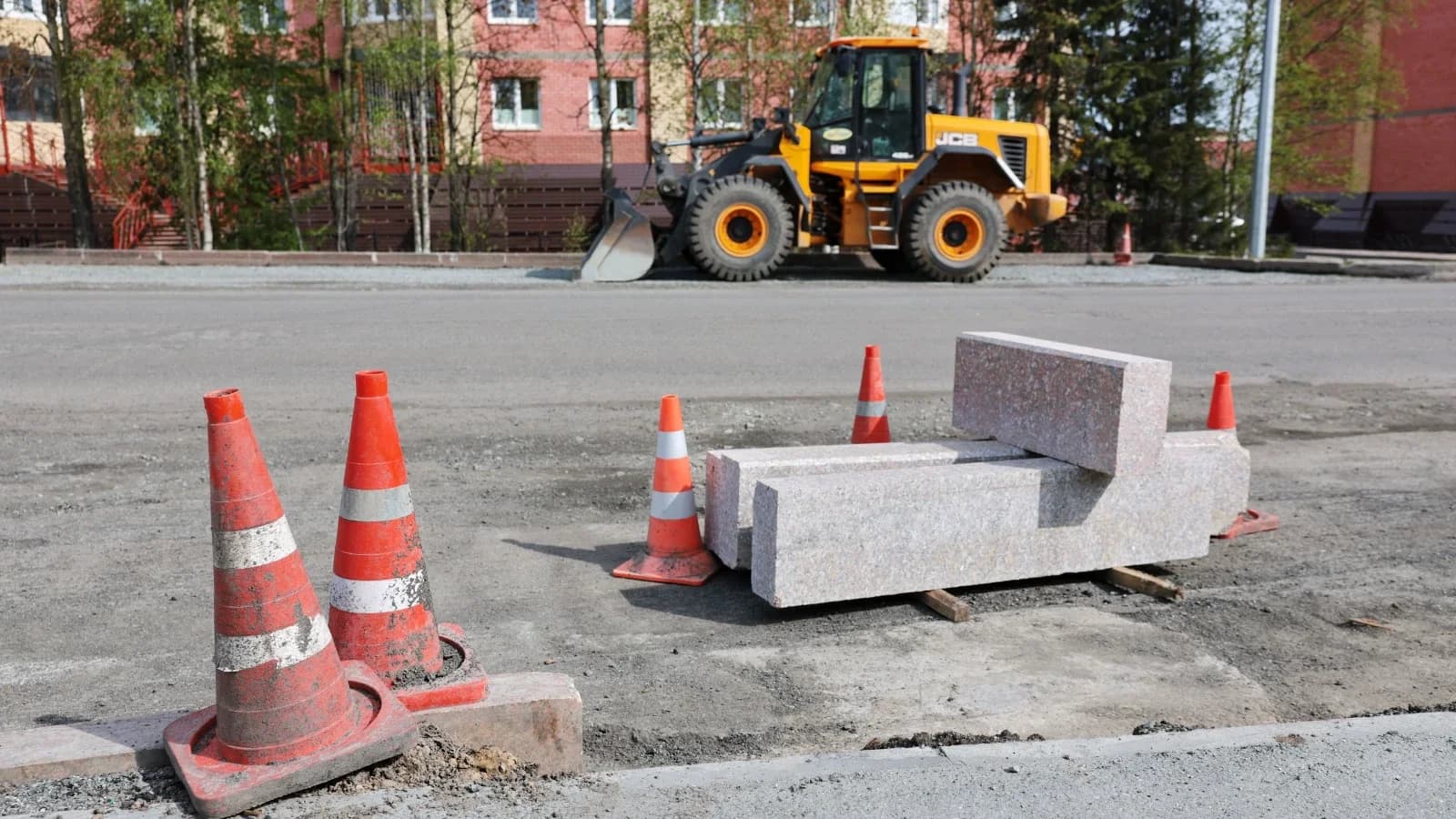 В Салехарде открылся участок дороги после ремонта инженерных сетей