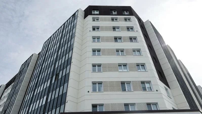 Маленький мальчик выпал из окна жилого дома в Салехарде