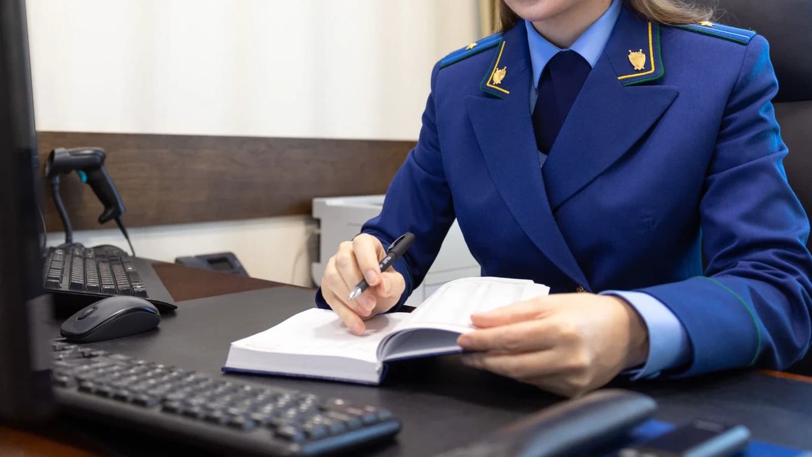 Два жителя Салехарда отделались условным сроком за хранение наркотиков