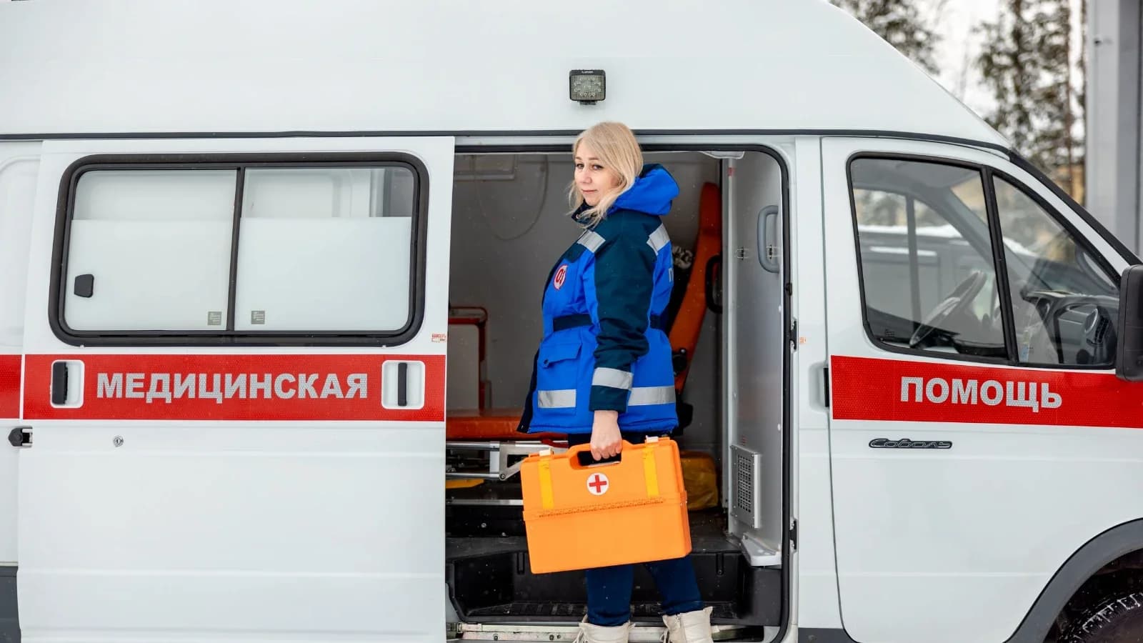 Медики в Салехарде спасли ребенка, выпавшего с четвертого этажа