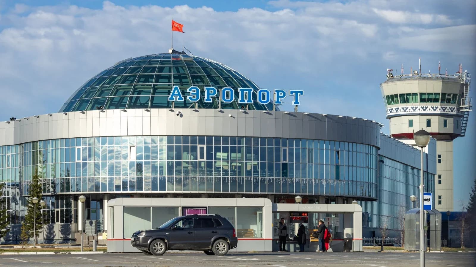 В Сочи задерживается самолет до Салехарда из-за закрытия аэропорта