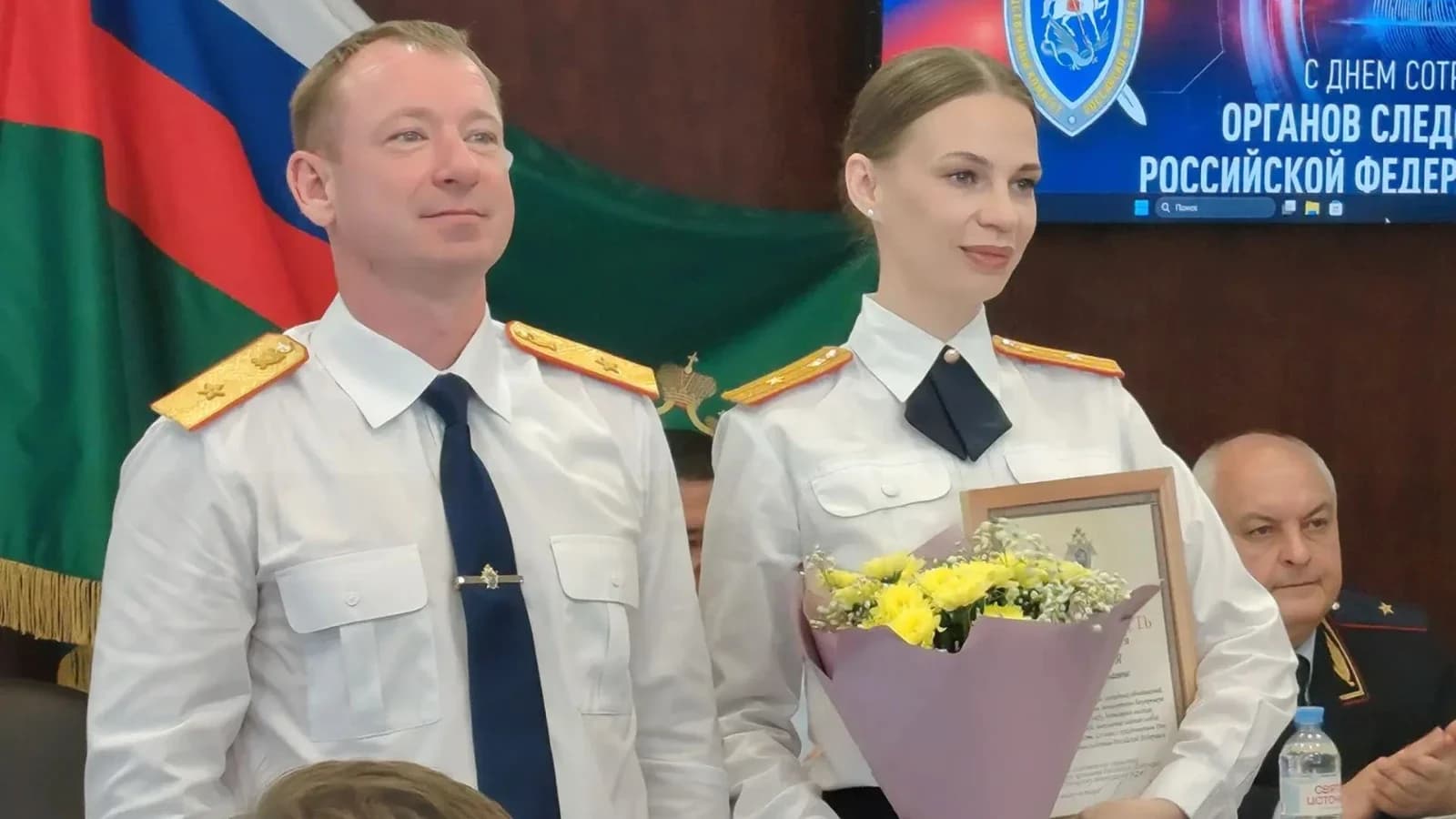Глава Ямала и руководитель окружного СУ СКР наградили следователей и журналистов. Фото