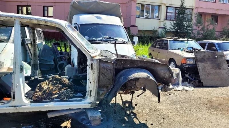 Операция «Автохлам» в Салехарде: владельцев просят убрать брошенные автомобили