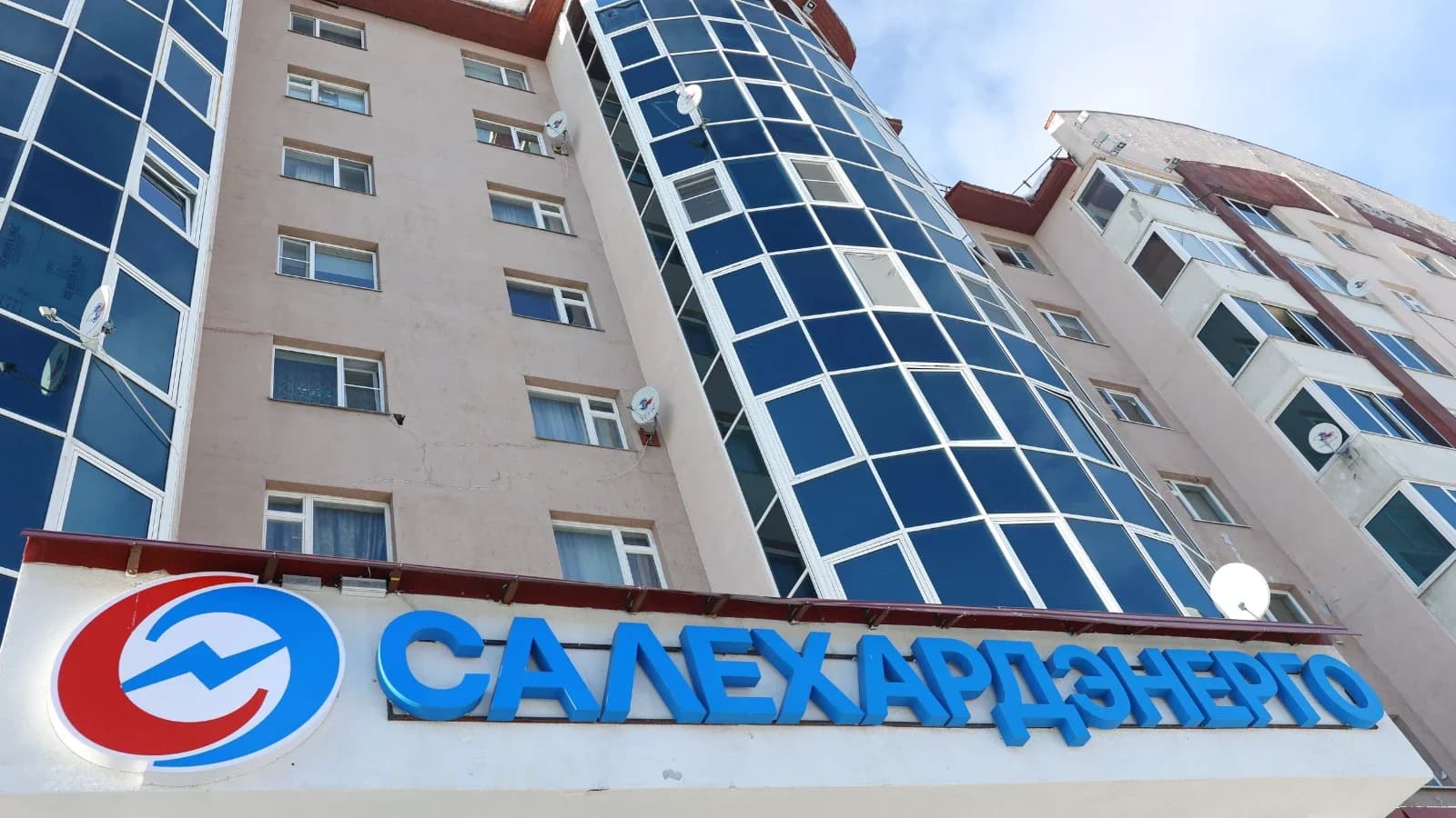 Глава Ямала присвоил почетное звание работнику энергопредприятия из Салехарда