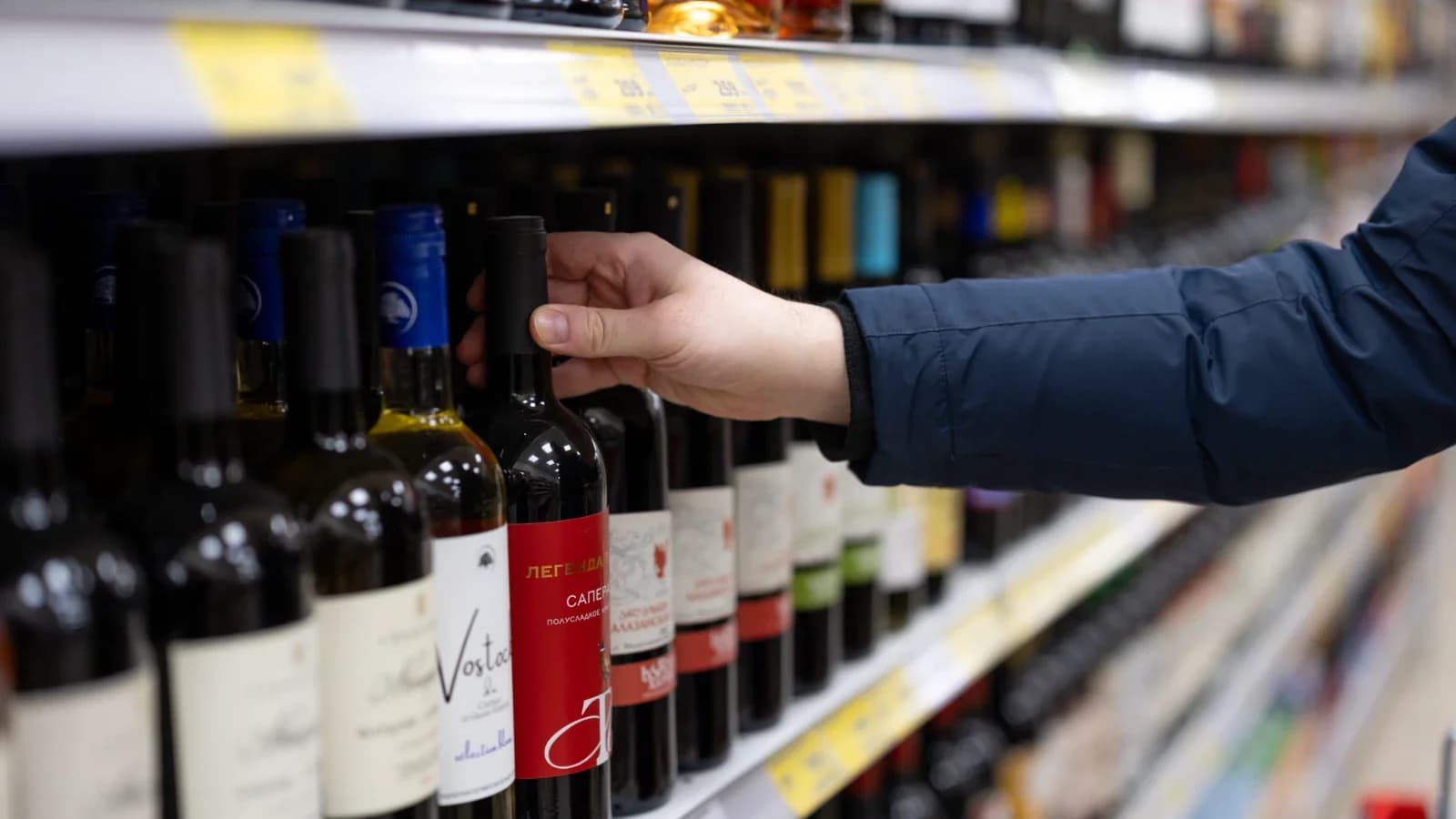 На Ямале запретят продажу алкоголя в День знаний