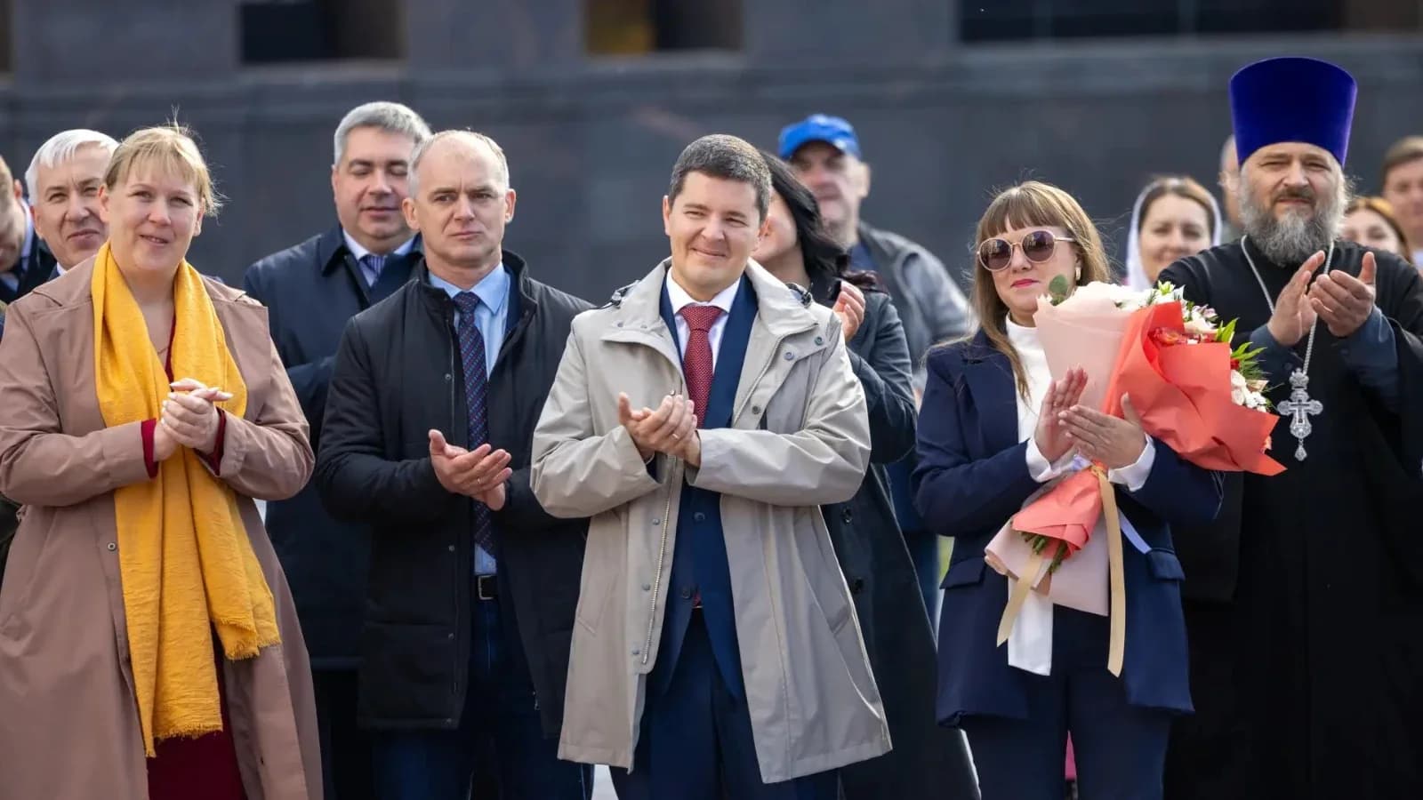 Губернатор ЯНАО Артюхов пришел на линейку в Обдорскую гимназию