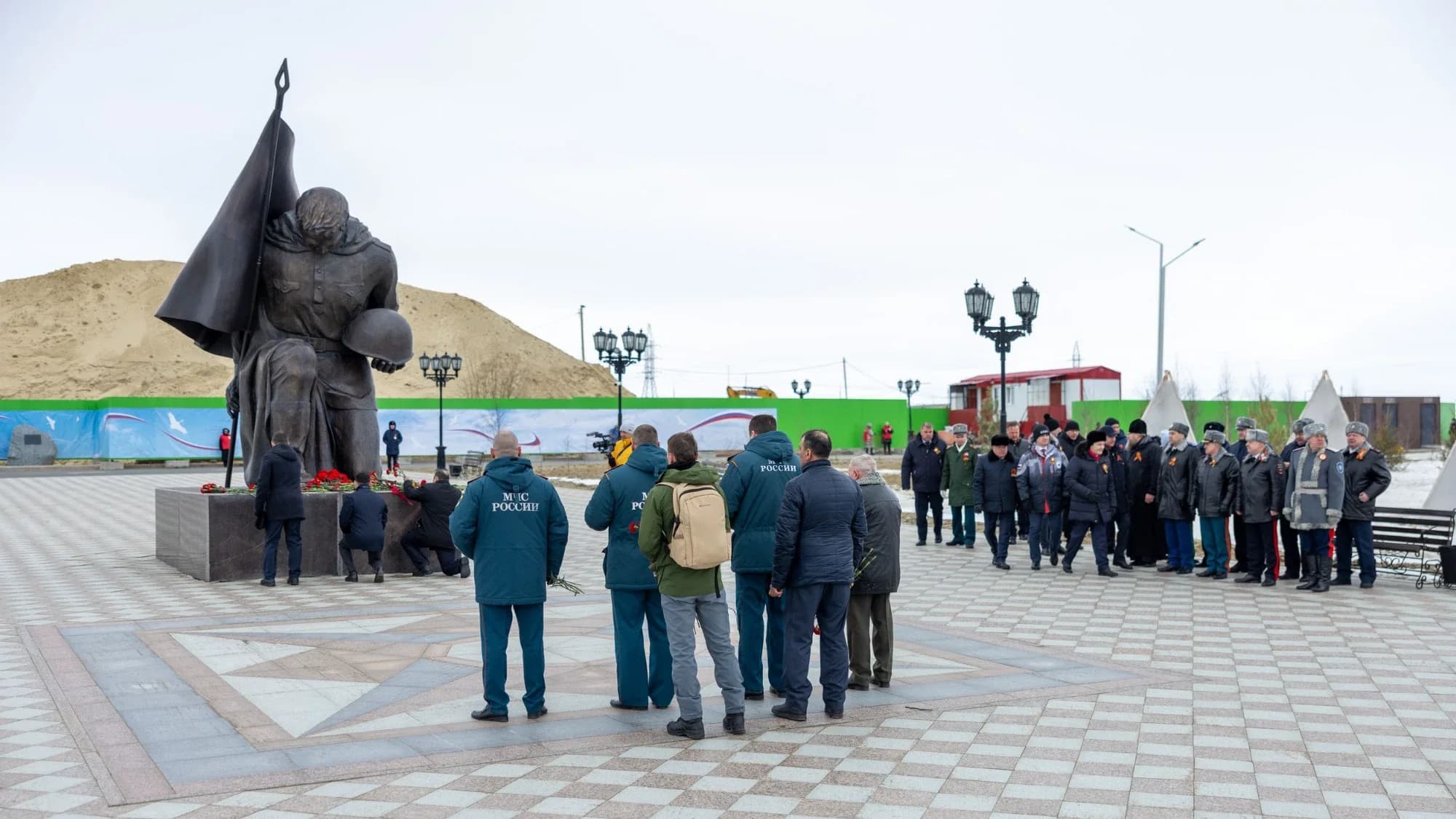 В Салехарде продолжается благоустройство мемориала по ФКГС