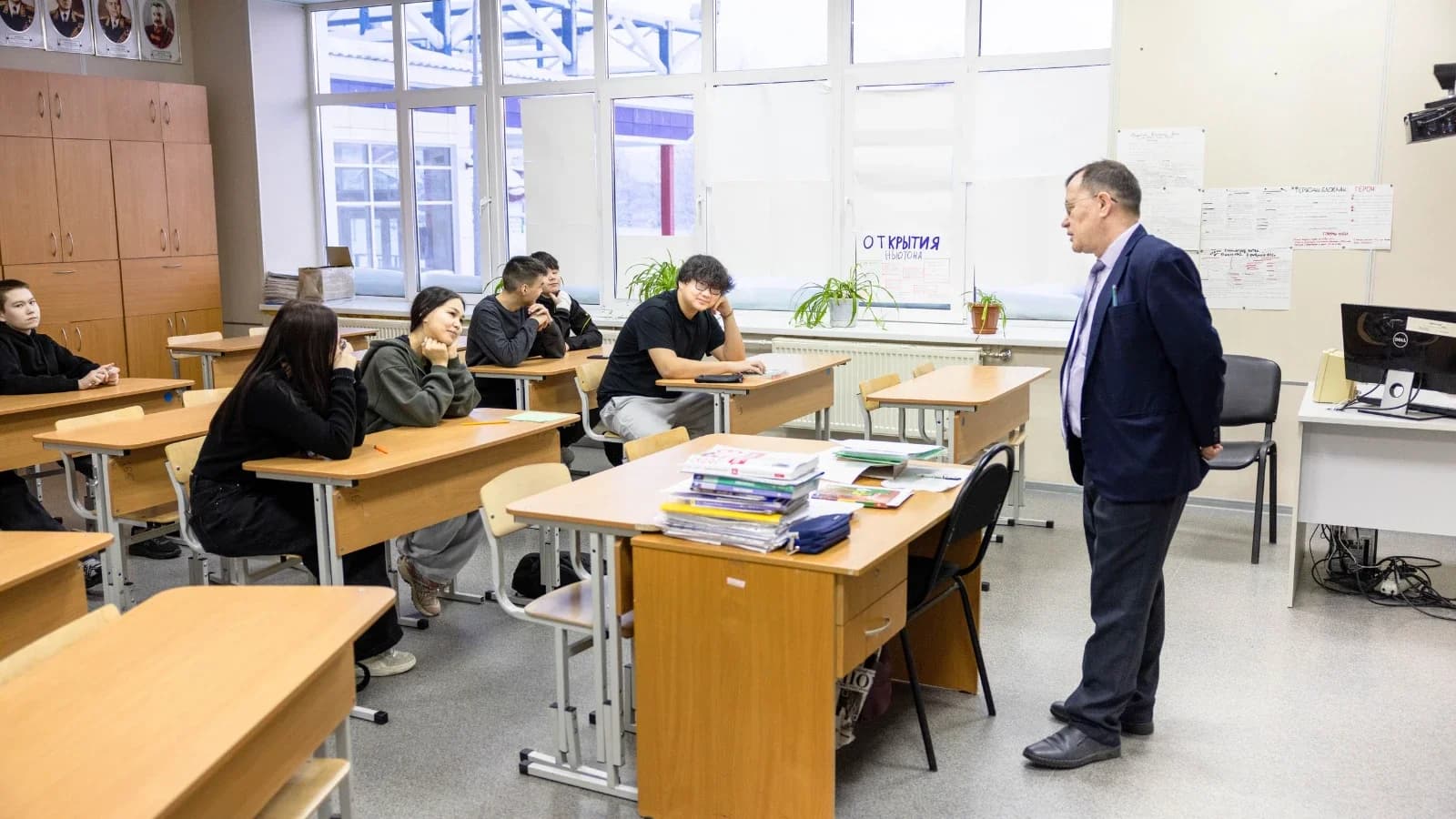 Названы самые востребованные учителя в ЯНАО и их зарплаты